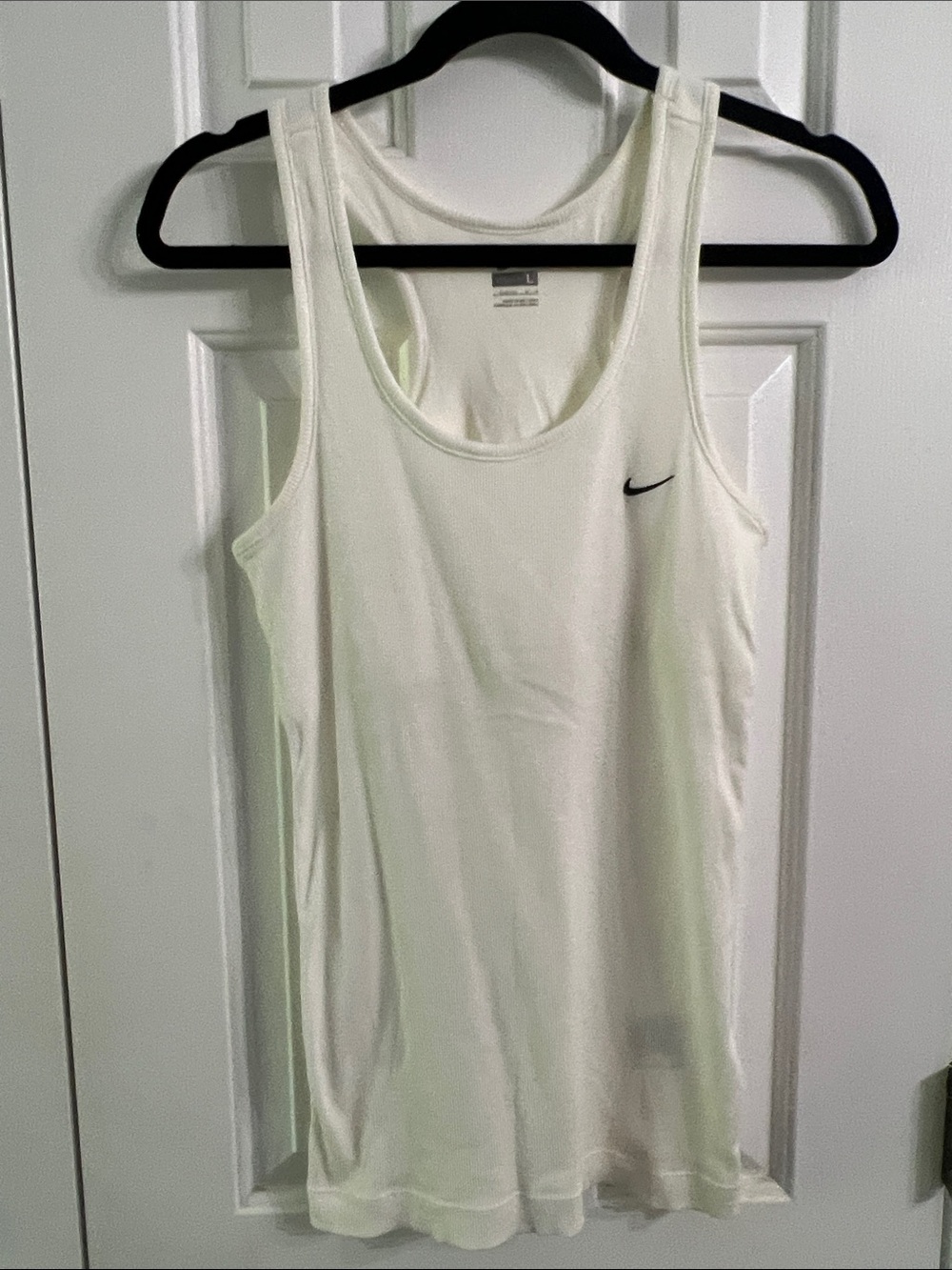 Nike Women’s White Scoop Neck Athletic Tank Top